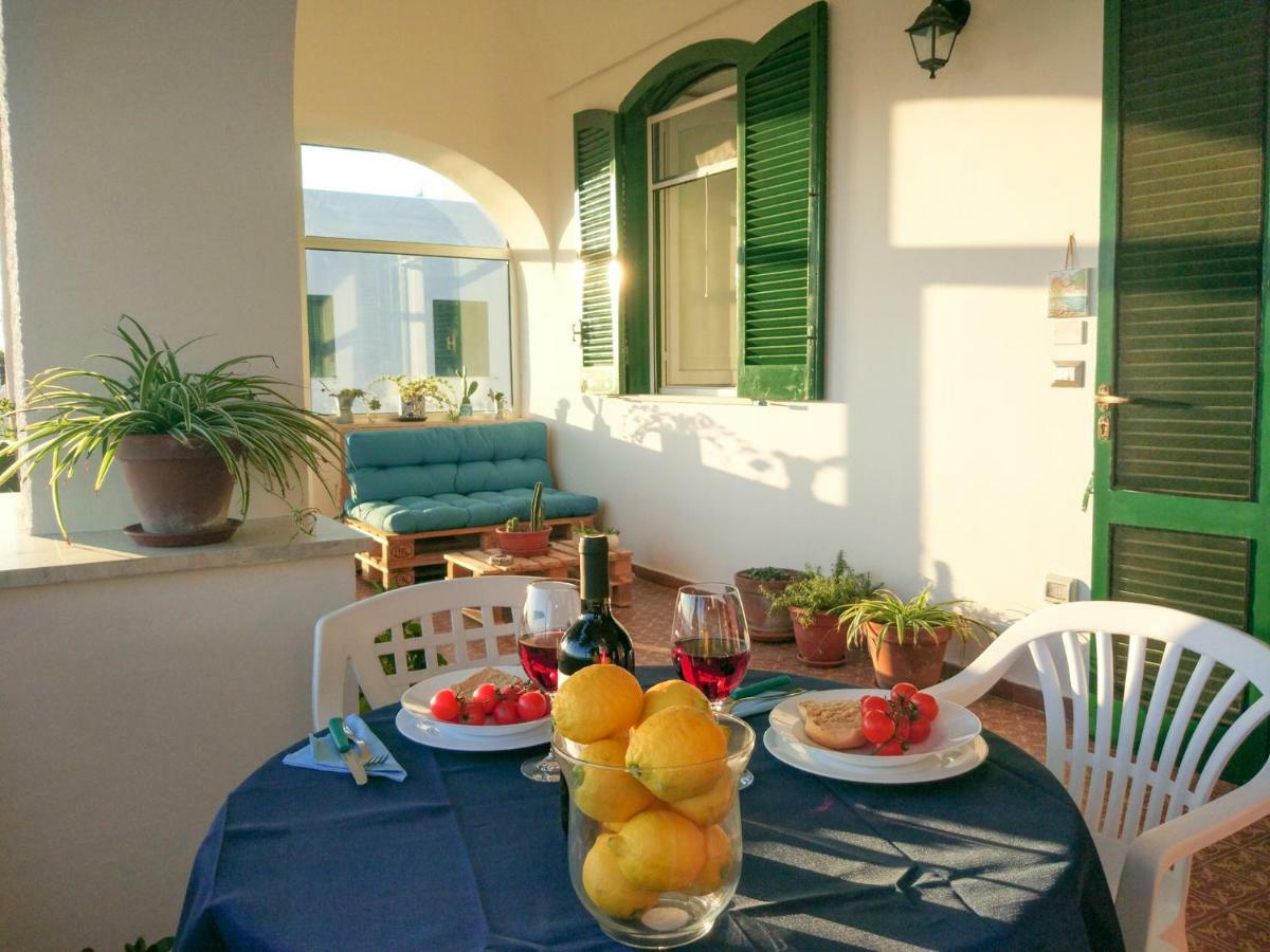 Villa Alda - Bilocali Vista Mare サンタ・チェザーレア・テルメ エクステリア 写真
